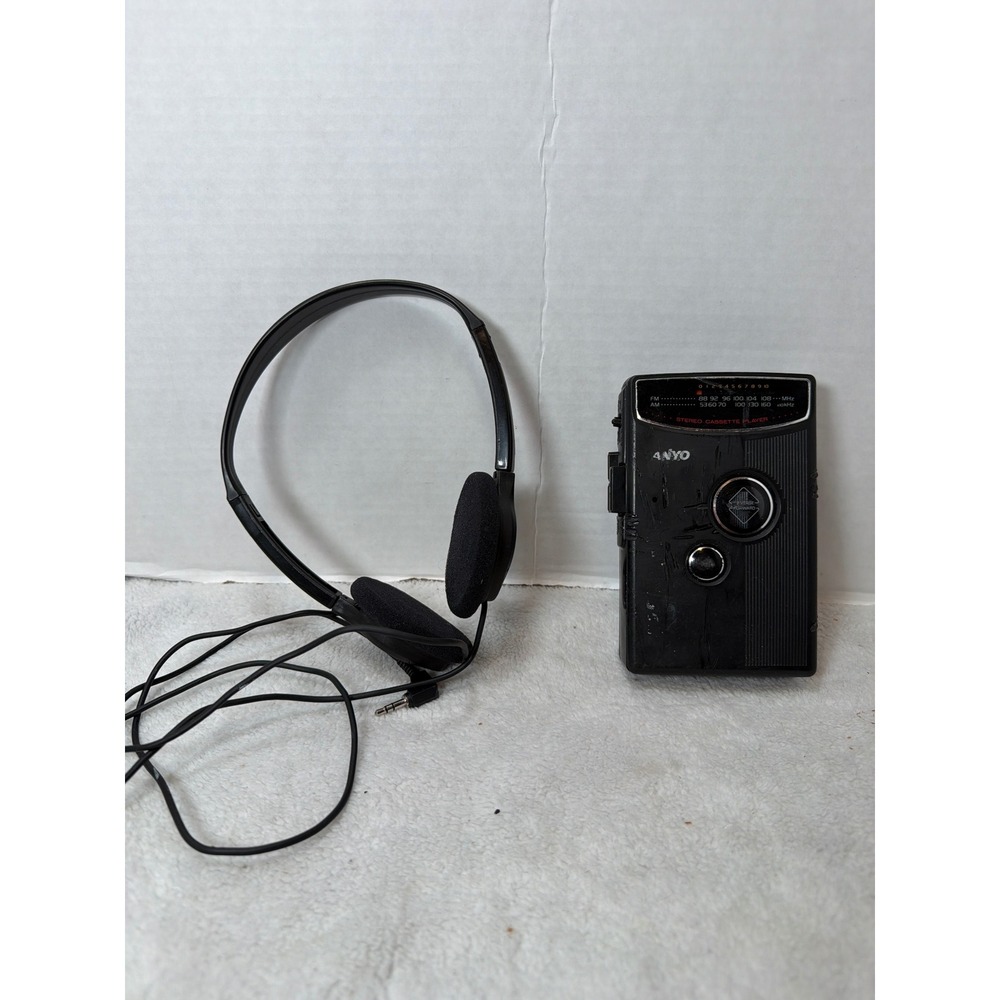 VTG Sanyo MGR200 Portable Cassette Player AM FM Radio Black Headphones READ